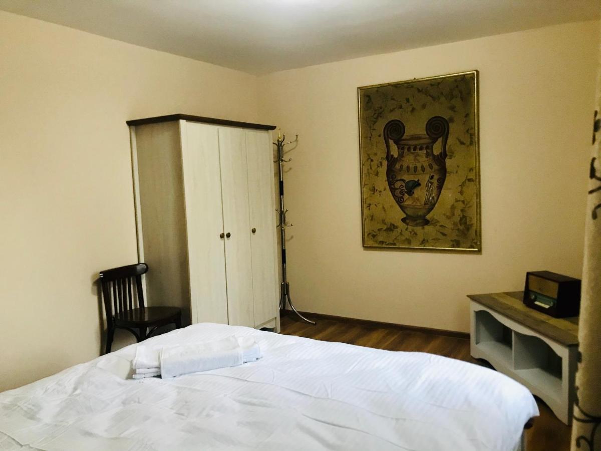 Apartament La Vila Curtea de Argeş Exterior foto