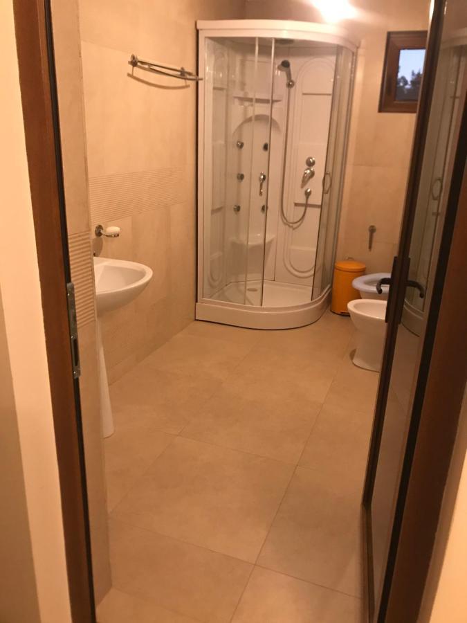 Apartament La Vila Curtea de Argeş Exterior foto